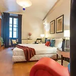Cloe - A Due Passi Da Borghese Apartment Rome